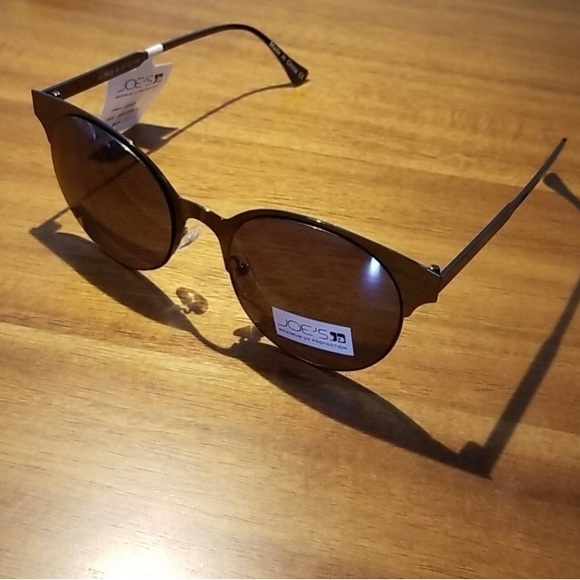 Gorgeous, Joe’s Jeans gunmetal sunglasses ❤️ - Picture 4 of 6